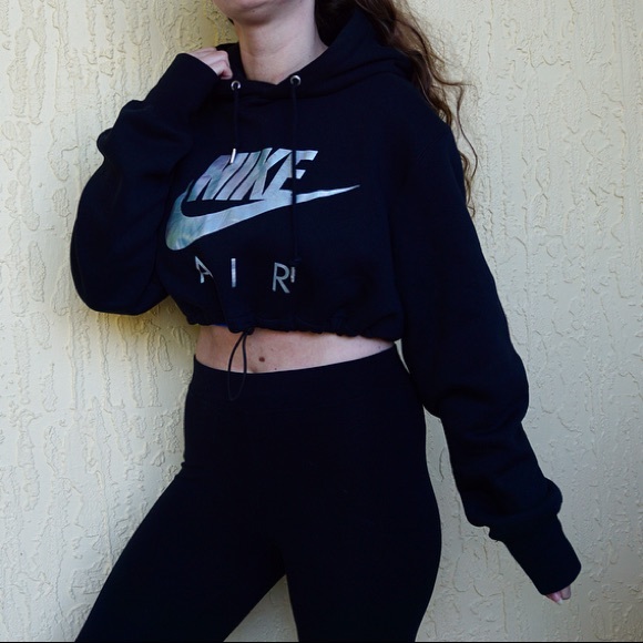 nike drawstring cropped hoodie